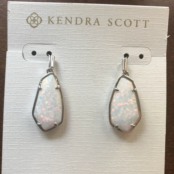 Kendra Scott Jewelry - Kendra Scott Camelia Earrings